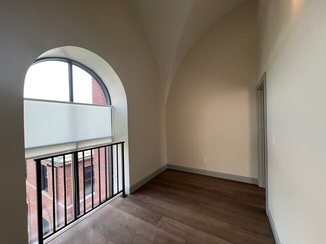 Building Photo - 160 Seabury St