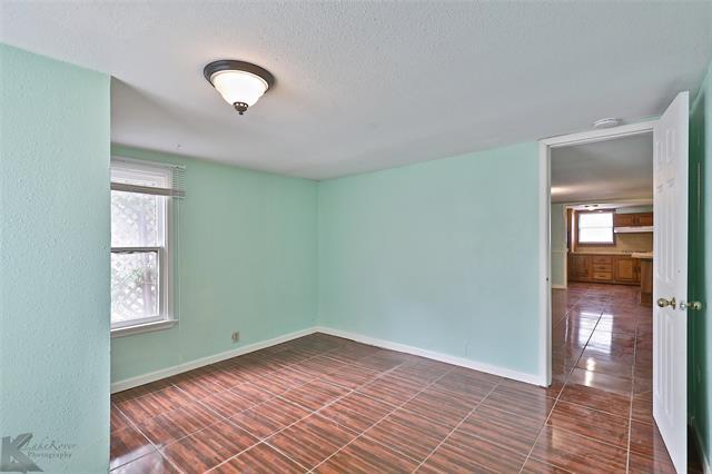 Building Photo - 2428 Maple St