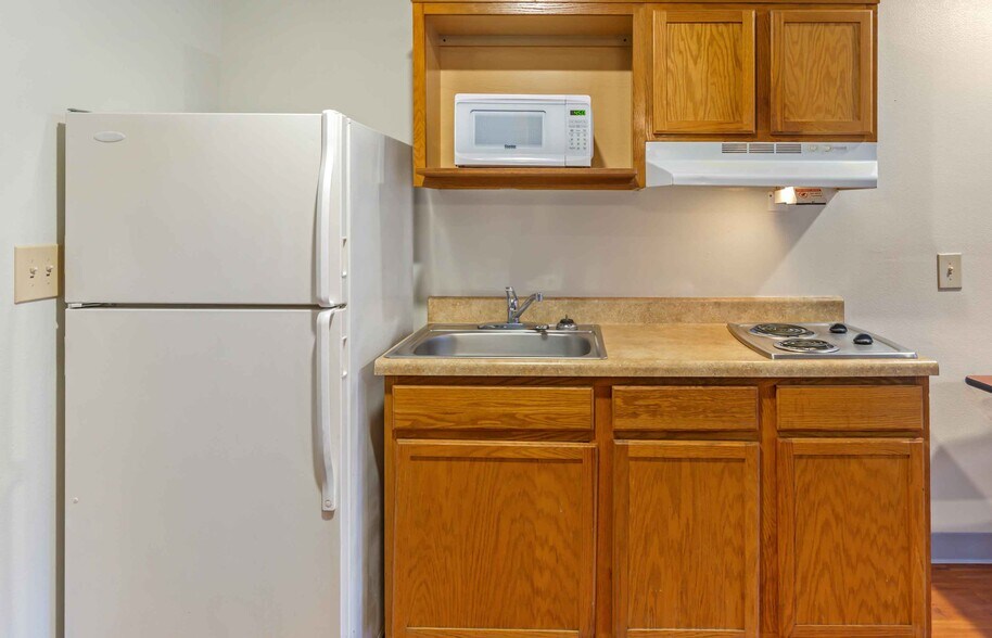 Building Photo - Furnished Studio-Fayetteville - West