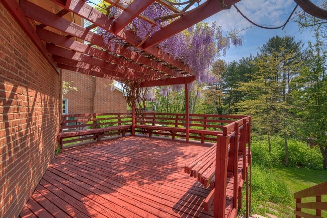 Building Photo - 507 Stonegate Dr