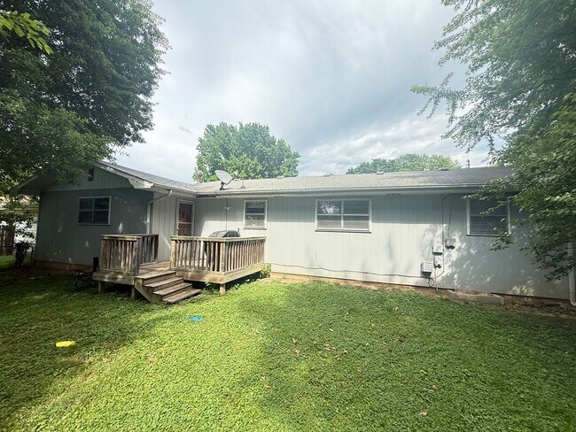 Building Photo - 3 Bed 2 Bath Springfield, MO