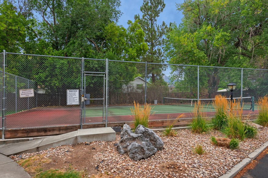 Building Photo - 830 E Pond View Way