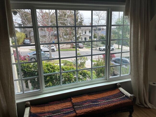 Living Room View - 1029 Chautauqua Blvd