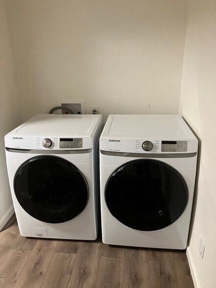 Building Photo - 808 La Veta Dr NE