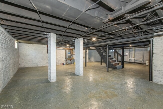 Building Photo - 54 Spruce St