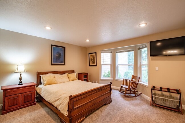 Building Photo - Must See in Bartel’s Canyon View Estates!