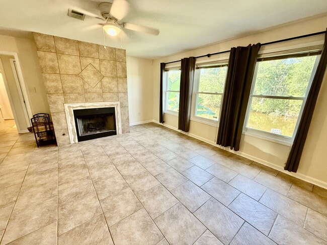Building Photo - 1700 Lucina Cove