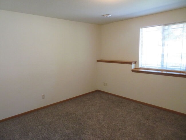 Building Photo - Raco 130/134 Nordic