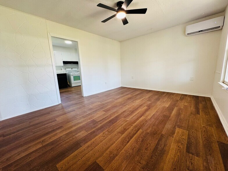 Building Photo - 2417 Oaklawn Blvd
