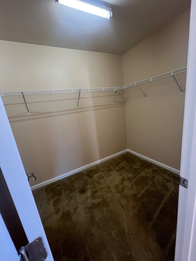 Building Photo - Coming Soon – Available November 1st! Spacious 4-Bedroom Home