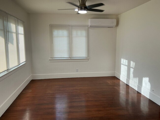 Building Photo - 233 E La Veta Ave