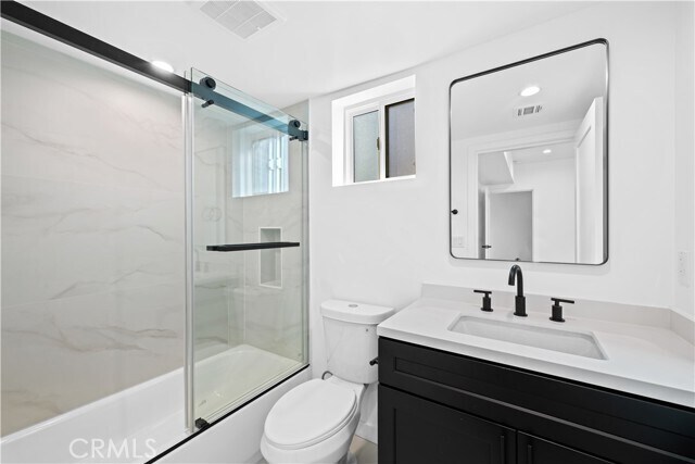 Building Photo - 1340 N Kingsley Dr