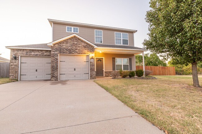Building Photo - 3 Bed | 2.5 Bath in Broken Arrow!