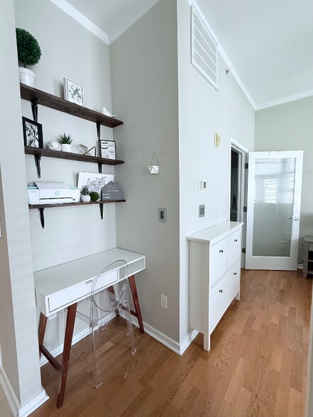 Building Photo - 2125 Southend Dr