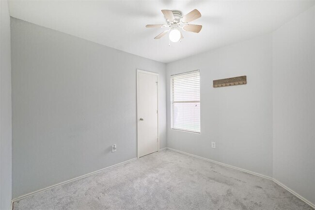 Building Photo - 16530 Peyton Ridge Cir