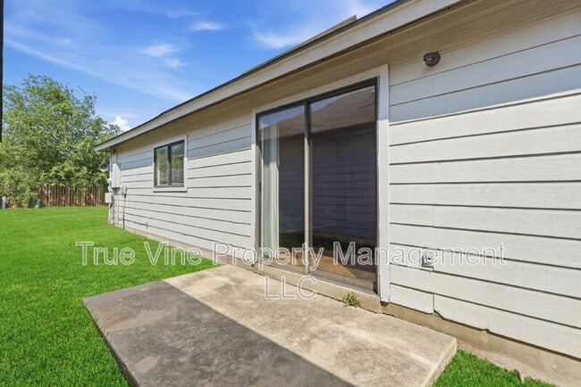 Building Photo - 6810 Saharastone Dr