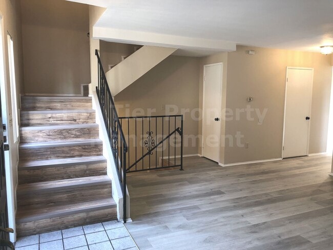 Building Photo - ***2 Bed / 1.5 Bath Townhome with Attached Garage - Available 03/10***