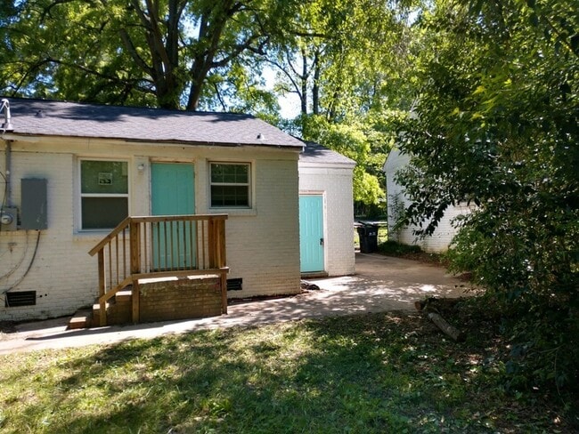 Building Photo - Noda East - 4207 Dinglewood Avenue