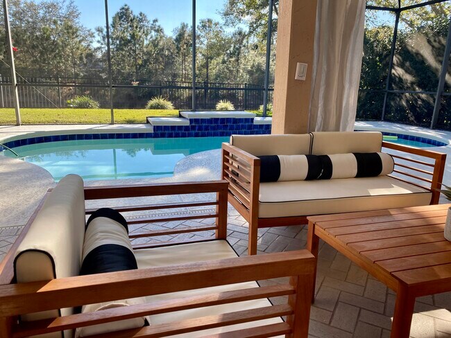 Primary Photo - 405 W Silverthorn Ln