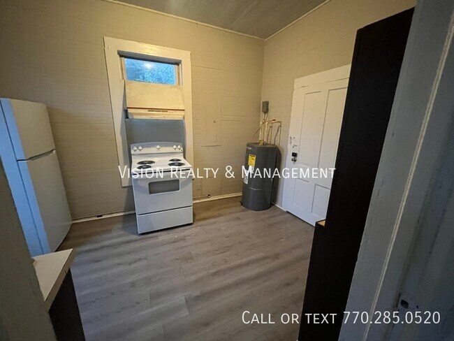 Building Photo - 910 Truitt Ave