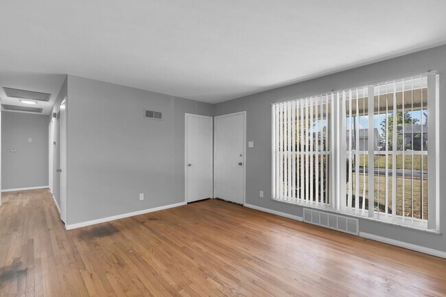 Building Photo - Spacious Single Family Home In Florissant with a Walk Out Basement!!