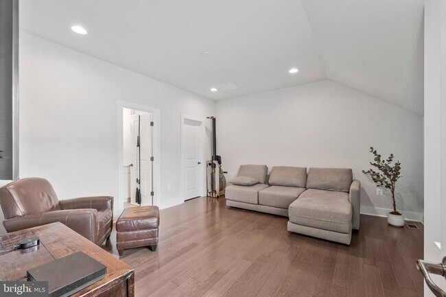 Building Photo - 14803 Retreat Blvd