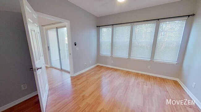 Building Photo - 725 Bragg Dr