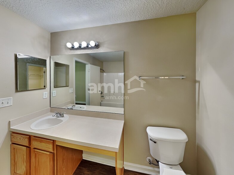Building Photo - 1420 Heather Ct
