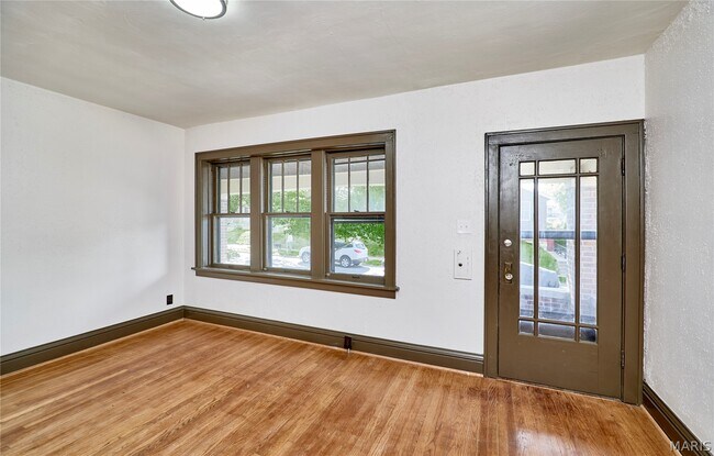 Building Photo - 5021 Ray Ave