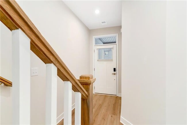 Building Photo - 555 Thatch Ter