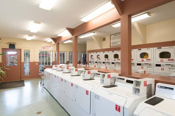 Laundry - 941 Calle Mejia
