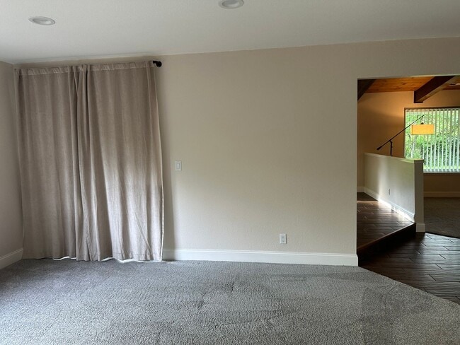 Building Photo - Beautifully maintained home in a peaceful setting