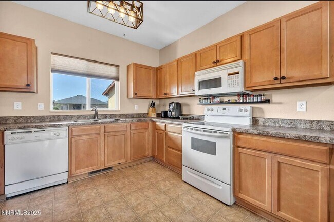 Building Photo - Great Location - Centrally Located - Quick...