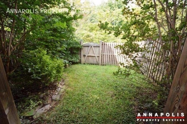 Building Photo - 828 Stonehurst Ct