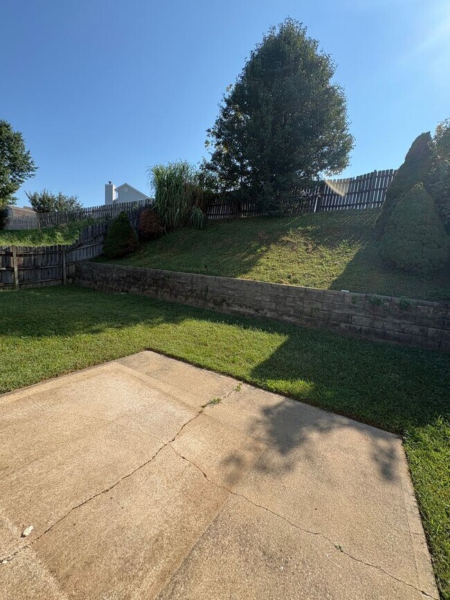 Building Photo - 120 River Run Ct