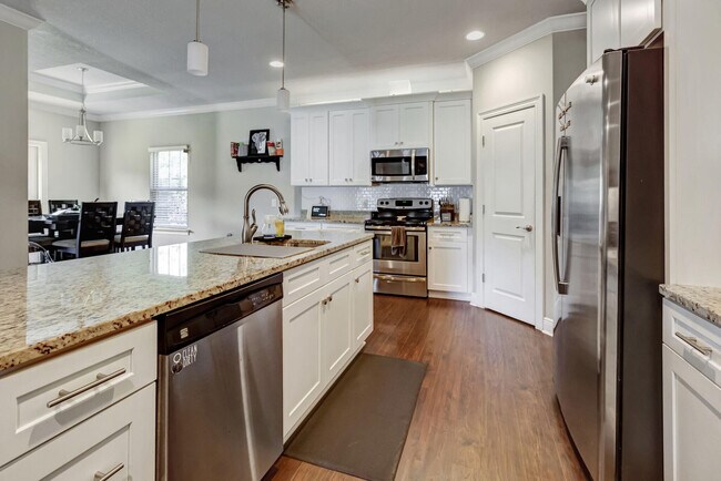 Building Photo - 2387 Belmont Dr