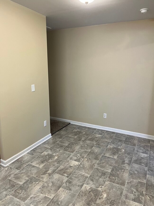 Building Photo - 2148 Zoo Pkwy