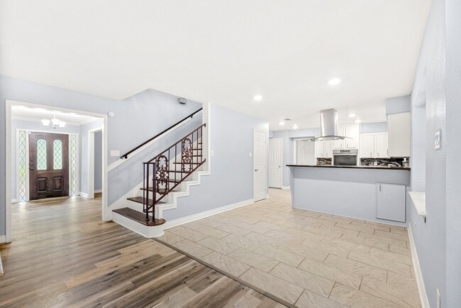 Building Photo - 1103 Manatee Ln