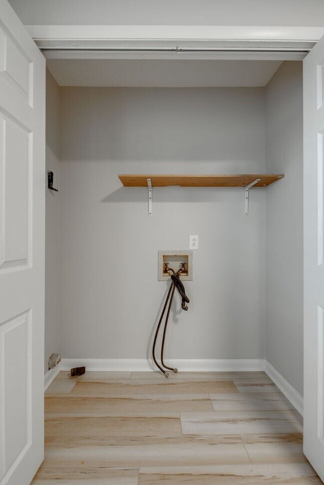 Building Photo - 340 Alpine Dr