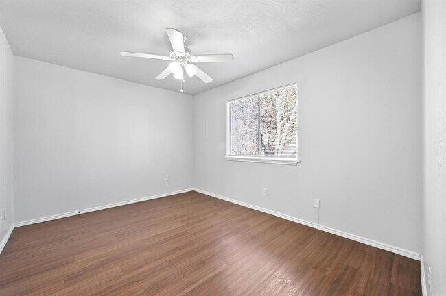 Building Photo - 5303 Spring Meadow Rd