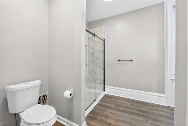 Building Photo - 517 Armandale St