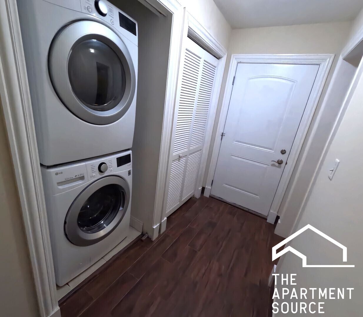 Building Photo - 851 N La Salle Dr