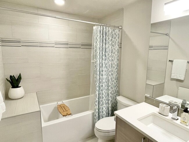 Building Photo - Sophisticated Greenwood Townhome with Views!