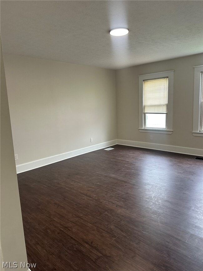 Building Photo - 1244 W 69th St