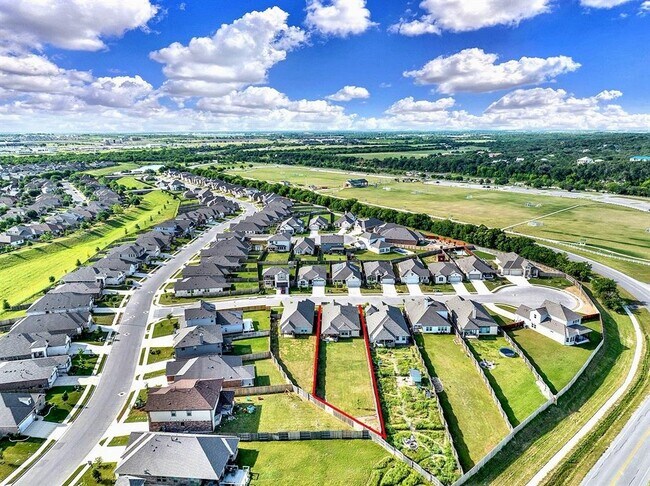 Building Photo - 116 Alba Ave