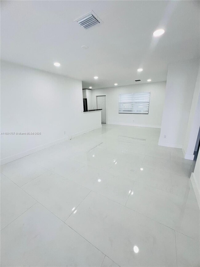 Building Photo - 651 SW 67th Ave