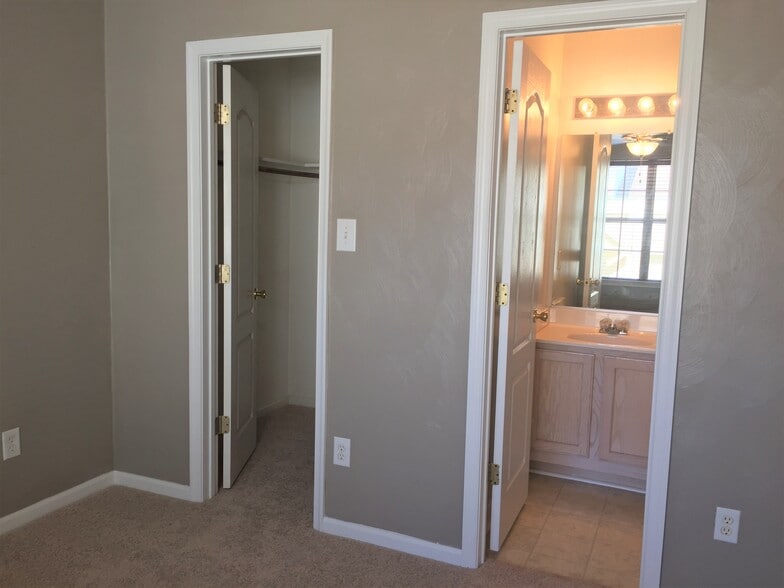 Building Photo - 4609 Olde Stone Way