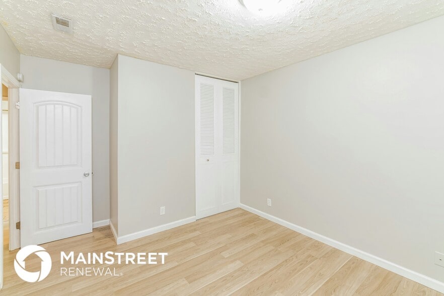 Building Photo - 5002 Seville Dr