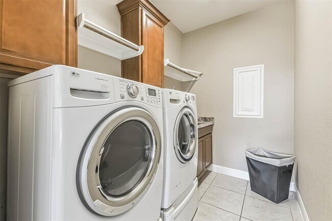 Building Photo - 13911 Desert Trace Ct