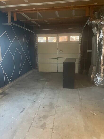 Building Photo - 46 Philmont Dr